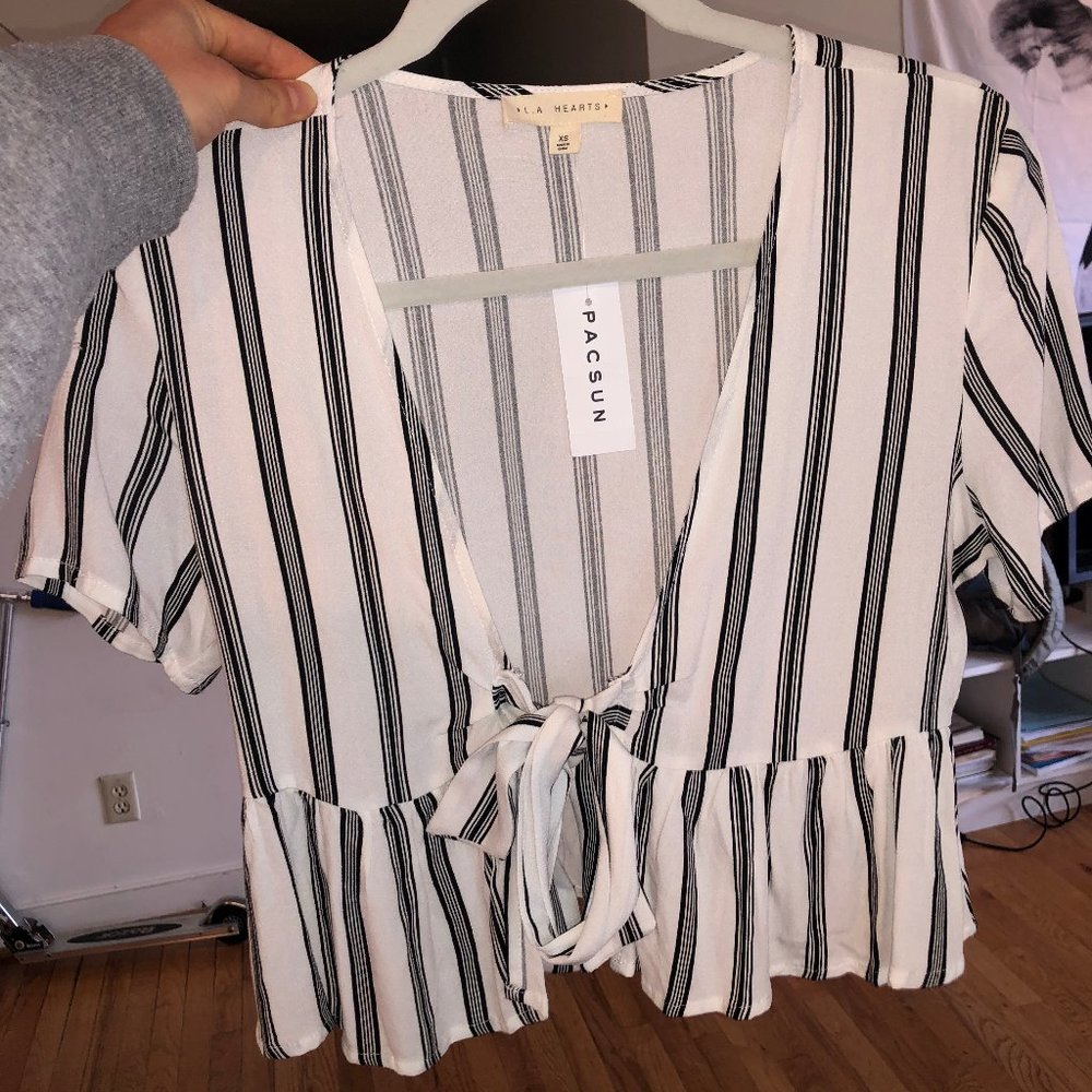 PacSun LA Hearts Tie Front Woven Top (size XS)